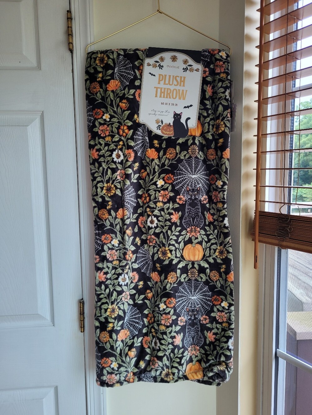 NEW Envogue 60" X 70" Throw Blanket Black Cat Floral Pumpkin Halloween Design